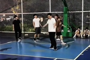 考辛斯谈骑士被横扫：骑士队员看起来毫无拼劲，根本不像一支想晋级的队伍